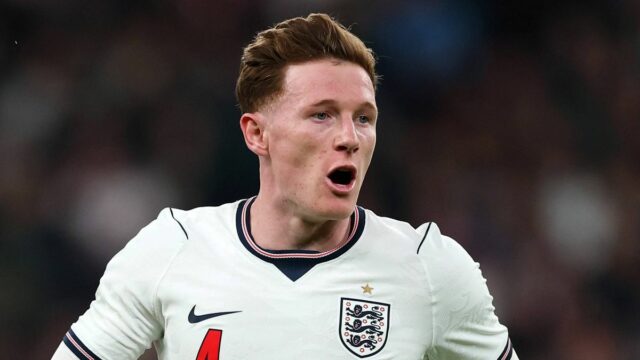 V rámci pozoruhodného vzostupu Elliota Andersona ako Man Utd v LONDÝN, ANGLICKO - 31. marca: Elliot Anderson z Anglicka sa pozerá počas medzinárodného priateľského zápasu medzi Anglickom a Japonskom na štadióne Wembley 31. marca 2026 v Londýne v Anglicku. (Foto: Michael Regan – The FA/The FA cez Getty Images)