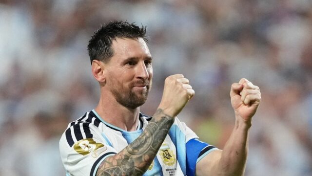 16. júna 2026; Kansas City, Missouri, USA; Argentínčan Lionel Messi oslavuje svoj tretí gól a skompletizuje hetrik. Povinný kredit: Jay Biggerstaff-Imagn Images
