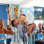 Fanúšikovia jasajú po strelení gólu Lionela Messiho
