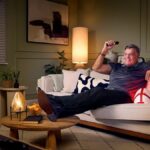 Currys Summer Football Campaign Sam Allardyce s THERABODY Mask Glo LED maskou na tvár Anglicko.