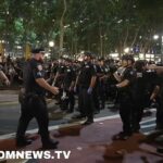 Poriadková polícia bola nasadená na upokojenie davov pred Bryant Parkom v New Yorku