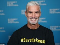 Veľký Austrálčan Craig Foster hovorí, že Socceroos sú príliš vystrašení na to, aby povedali, čo si skutočne myslia o Trumpovej Amerike, keď sa blížia majstrovstvá sveta vo futbale Skvelý hráč Socceroos Craig Foster (na obrázku) hovorí, že obavy z cenzúry a bezpečnosti ich rodín a priateľov spôsobujú, že hviezdy z Aussie mlčia o porušovaní ľudských práv v USA.