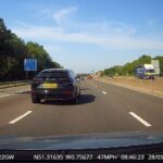 Zábery z palubnej kamery (na obrázku), ktoré získal exkluzívne Daily Mail, ukazujú ťah bývalého Liverpoolu a Manchestru City vpredu na iného motoristu bez uvedenia na M3 v Hampshire.