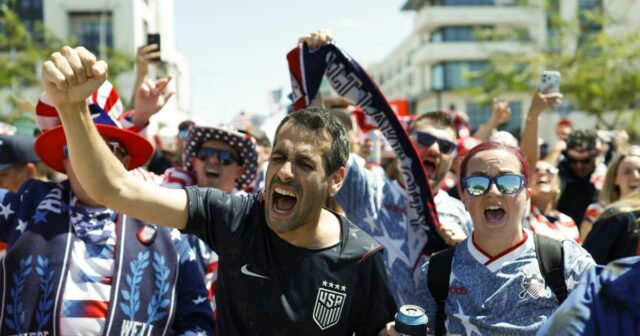 Virálne videá z Majstrovstiev sveta vo futbale ukazujú, čo robí Ameriku skutočne skvelou

