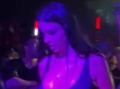 Vnútri bývalej miss chorvátskej anglickej afterparty, keď predviedla „zatiaľ najodvážnejší outfit“ Ivana Knollová