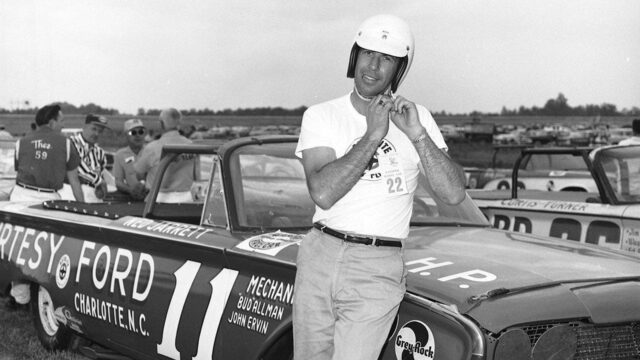 Vo veku 93 rokov zomrel člen Siene slávy NASCAR a televízna legenda Ned Jarrett
