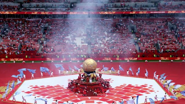 Vyhlásenie FIFA v snahe vysvetliť prázdne miesta podkopávajúce otváracie zápasy Všeobecný pohľad na výkon Elyanny a Jessie Reyezových počas otváracieho ceremoniálu pred zápasom B-skupiny Majstrovstiev sveta vo futbale 2026 medzi Kanadou a Bosnou