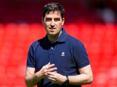 Vysnívaný stred poľa Liverpoolu po troch letných prestupoch a výmene formácie Andoni Iraola je najlepším kandidátom na výmenu Arneho Slotu na poste hlavného trénera Liverpoolu