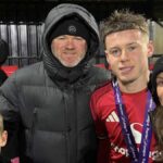 Kai Rooney so svojimi rodičmi po víťazstve v Premier League Shield