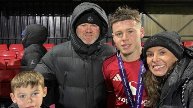 'Wayne Rooney mi poslal správu cez WhatsApp, keď sledoval, ako Kai Rooney so svojimi rodičmi po víťazstve v Premier League Shield