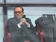 West Ham potvrdil väčšinového vlastníka v novom vyhlásení po tom, čo David Sullivan odstúpil LONDÝN, ANGLICKO - 20. SEPTEMBER: David Sullivan, spolupredseda West Ham United, sa zúčastnil pred zápasom Premier League medzi West Ham United a Crystal Palace na londýnskom štadióne 20. septembra 2025 v Londýne v Anglicku. (Foto: Justin Setterfield/Getty Images)