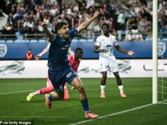 West Ham sa pozerá na 22-ročného francúzskeho tvorcu hry… ako sa pripravujú na odchod hráčov, aby po zostupe získali 100 miliónov libier Martin Adeline v tejto sezóne za Troyes strelil 11 gólov a pridal 13 asistencií