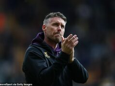 Wolves VYHNÚ Roba Edwardsa a postavia nového šéfa – s anglickým trénerom, ktorý sa dozvedel osud PO tom, čo správy unikli na sociálne siete Wolves urobili šokujúce rozhodnutie vyhodiť Roba Edwardsa a nahradiť ho Cesarom Peixotom
