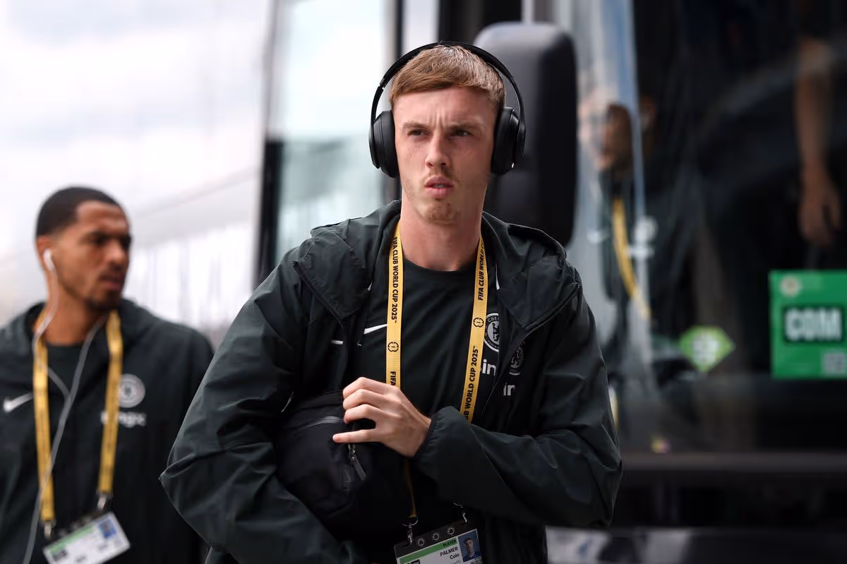 Cole Palmer č. 10 z Chelsea FC prichádza pred posledným zápasom Majstrovstiev sveta klubov FIFA 2025 medzi Chelsea FC a Paris Saint-Germain na štadióne MetLife 13. júla 2025 v East Rutherford, New Jersey.