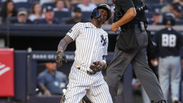Yankees' Jazz Chisholm Jr. opúšťa hru po tom, čo faul lopta zasiahla oblasť slabín
