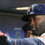 6. júna 2026; Houston, Texas, USA; Houston Astros určený stopér Yordan Alvarez (44) oslavuje svoj grandslamový zápas proti Athletics v druhej zmene v Daikin Parku. Povinný kredit: Thomas Shea-Imagn Images