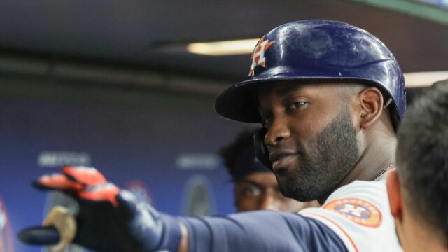 Yordan Alvarez pácha škody, keď Astros idú po vymetaní A 6. júna 2026; Houston, Texas, USA; Houston Astros určený stopér Yordan Alvarez (44) oslavuje svoj grandslamový zápas proti Athletics v druhej zmene v Daikin Parku. Povinný kredit: Thomas Shea-Imagn Images