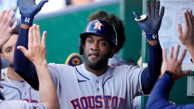 Yordan Alvarez z tímu Astros vyhral homerun a grandslam v historickom zápase proti Royals
