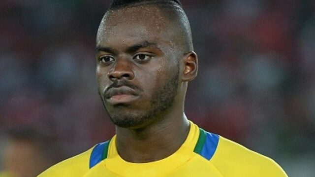Obranca Gabonu Yrondu Musavu-King pózuje počas futbalového zápasu skupiny A Afrického pohára národov v roku 2015 medzi Burkinou Faso a Gabonom na Baťovom štadióne v Bati 17. januára 2015. AFP PHOTO / KHALED DESOUKI (Fotografia by mala čítať KHALED DESOUKI/AFP cez Getty Images)
