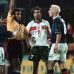 Craig Burley vidí červenú, keď Škótsko prehralo 3:0 s Marokom v St Etienne v roku 1998