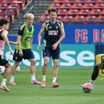 Stredopoliar Tottenhamu Hotspur Lucas Bergvall na tréningu so švédskym tímom na MS v Dallase