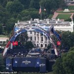 Piesok je vidieť na južnom trávniku Bieleho domu z Washingtonovho pamätníka