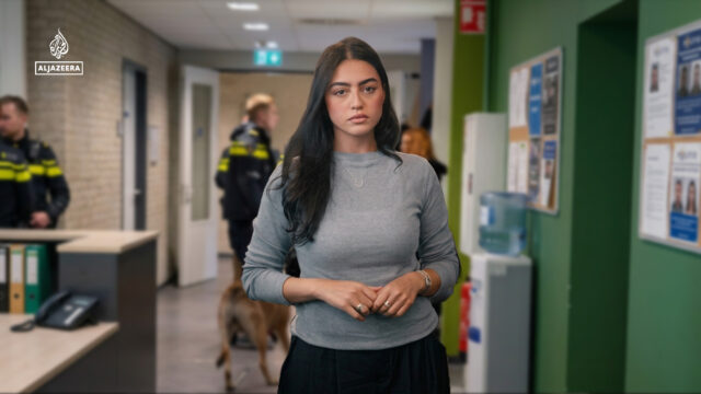 Žena napadnutá holandskou políciou v azylovom centre hovorí s Al-Džazírou Žena napadnutá holandskou políciou v azylovom centre hovorí s Al-Džazírou | POLÍCIA