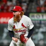 15. júna 2026; Louis, Missouri, USA; Začiatočný nadhadzovač St. Louis Cardinals Dustin May (3) reaguje po tom, čo na Busch Stadium hodil kompletný zápas jedného stopéra proti San Diego Padres. Povinný kredit: Jeff Curry-Imagn Images