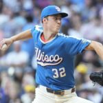 12. júna 2026; Milwaukee, Wisconsin, USA; Nadhadzovač Milwaukee Brewers Jacob Misiorowski (32) nastúpil proti Philadelphii Phillies v druhej smene na American Family Field. Povinný kredit: Michael McLoone-Imagn Images