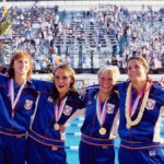 Jenna Johnson, Nancy Hogshead, Carrie Steinseifer a Dara Torres oslavujú víťazstvo žien v štafete na 4x100 m voľný spôsob