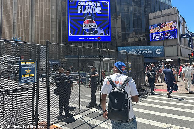 Zmätok okolo Knicks večierku, keď Mamdani schvaľuje „historický“ návrat pre Okolo vonkajšej strany Madison Square Garden bol pre hru 3 vztýčený obrovský oceľový kruh