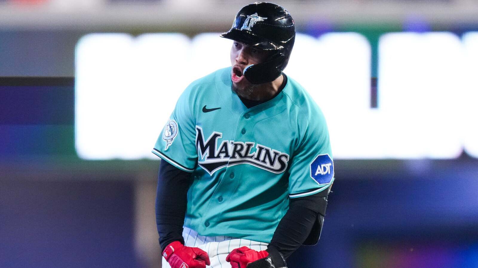 Zranená škótska hviezda hodí prvý nadhoz pre Marlins uprostred škótskeho prevzatia fanúšikov v Miami