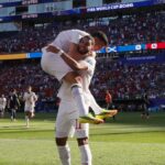 Futbal vo futbale – Majstrovstvá sveta vo futbale 2026 – Skupina C – Škótsko vs Maroko – Boston Stadium, Foxborough, Massachusetts, USA – 19. júna 2026 Maročan Ismael Saibari oslavuje svoj prvý gól s Bilalom El Khannoussom IMAGN IMAGES prostredníctvom Reuters/Paul Rutherford