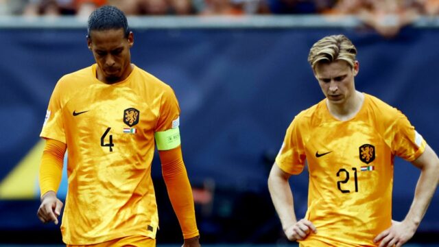 Virgil van Dijk a Frenkie de Jong boli skľúčení
