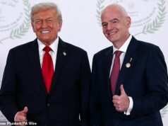 „Je to skutočné, legitímne riziko“: Skupina pre ľudské práva varuje, že agenti ICE Donalda Trumpa by sa mohli zamerať na zápas škótskeho Svetového pohára proti Haiti v Bostone Donald Trump, na snímke po boku prezidenta FIFA Gianniho Infantina, by mohol svojich agentov ICE zacieliť na škótsky svetový šampionát s Haiti