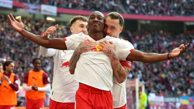 „Liverpoolsky cieľ Yan Diomande nás všetkých vyhodil – netuším, prečo Yan Diomande (RB Leipzig) sleduje počas dňa zápasu 33. 1. Bundesligu, RB Lipsko a St. Pauli, Red Bull Arena, Lipsko, Nemecko 9. mája 2026. (Foto Ulrik Pedersen/NurPhoto cez Getty Images)