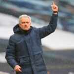 „Myslel som si, že som mŕtvy“ – bývalý útočník Tottenhamu rozpráva nezvyčajný príbeh Josého Mourinha