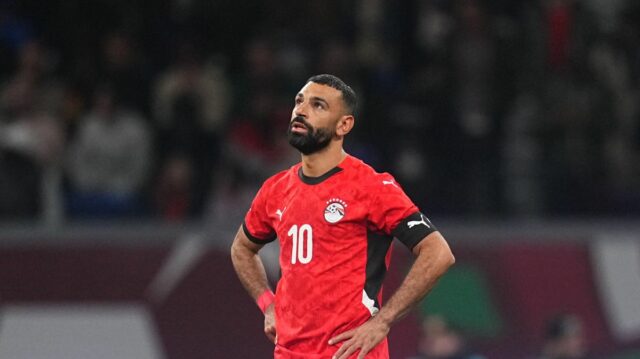 Sadio Mane zo Senegalu a Mohamed Salah Mahrous Ghaly z Egypta bojujú o loptu počas semifinálového zápasu medzi Senegalom a Egyptom na štadióne Tanger, Tanger, Maroko 14. januára 2026. (Foto Ulrik Pedersen/NurPhoto cez Getty Images)