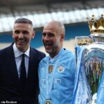 Khaldoon Al Mubarak, na snímke s Pepom Guardiolom, hovorí, že neplánuje City predať