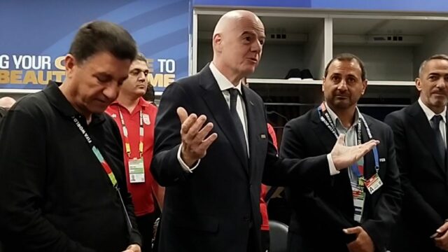 „Viem, čím si prešiel“: Prezident FIFA na návšteve tímu Iránu | futbal
