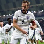 Harry Kane z Anglicka oslavuje strelenie prvého gólu svojho tímu počas kvalifikačného zápasu FIFA World Cup 2026 medzi Albánskom a Anglickom na Air Albania Stadium 16. novembra 2025 v Tirane v Albánsku.