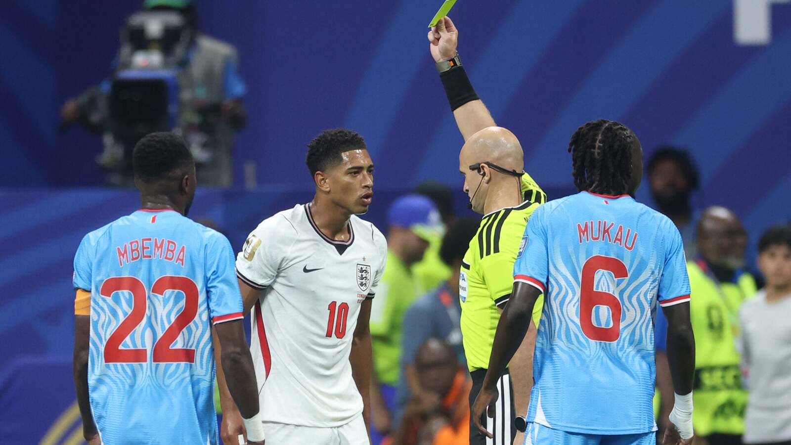 17 štvrťfinalistov majstrovstiev sveta, ktorí by mohli zmeškať semifinále kvôli pravidlám FIFA