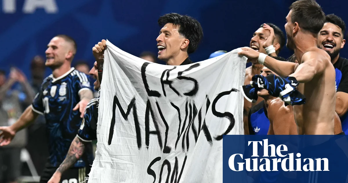 'Malvíny sú Argentínčania': Držitelia svetového pohára oslavujú víťazstvo nad Anglickom s transparentom Falkland | Majstrovstvá sveta 2026