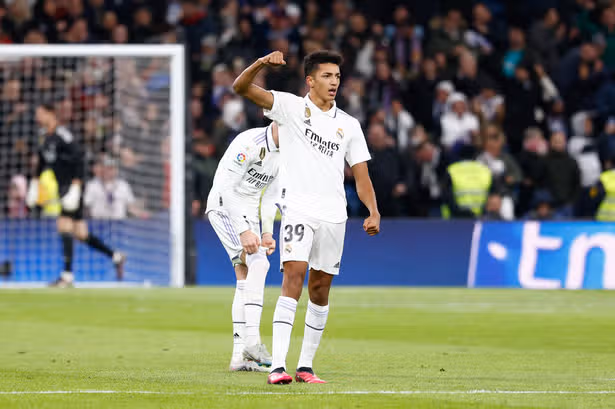 5 prestupov Premier League, ktoré ste zmeškali, keď ste na majstrovstvách sveta rozptyľovaní Shakirinými bokmi