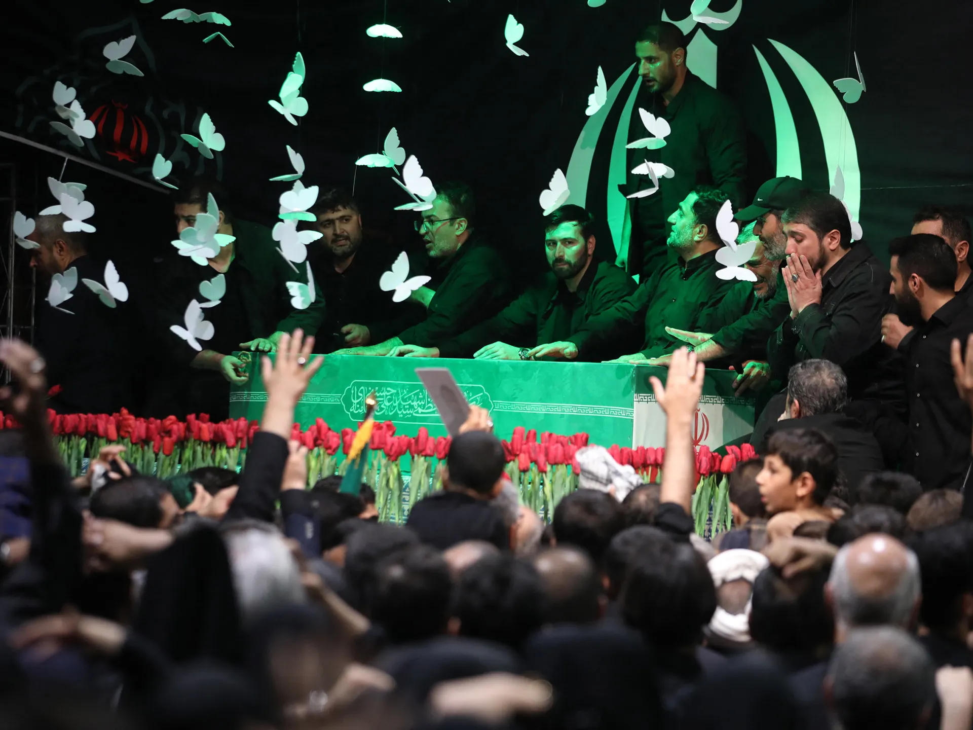 Aké je náboženské a politické posolstvo za Chameneího pohrebom? | Americko-izraelská vojna proti Iran News