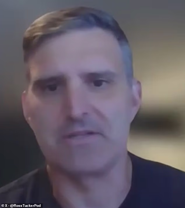 Bývalý líder NFL Jasen Esposito si spomenul, keď pracoval ako prvý bodyguard Taylor Swift