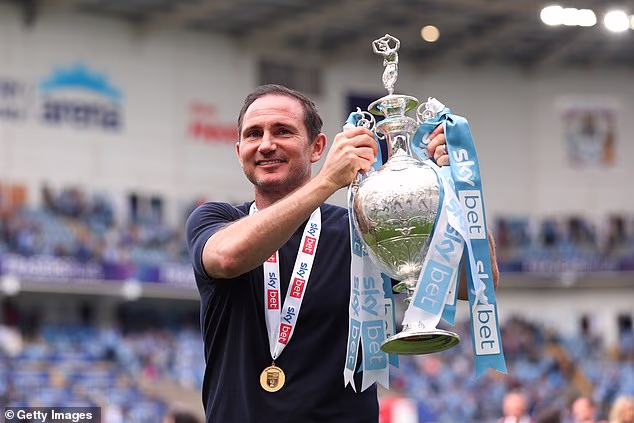 Frank Lampard podpísal trojročný kontrakt v Coventry City, čo je veľká posila pre Sky Blues pred ich prvou kampaňou v Premier League od roku 2001.