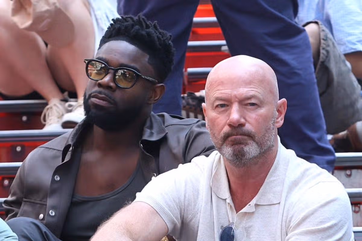 Micah Richards a Alan Shearer sú videní na scéne