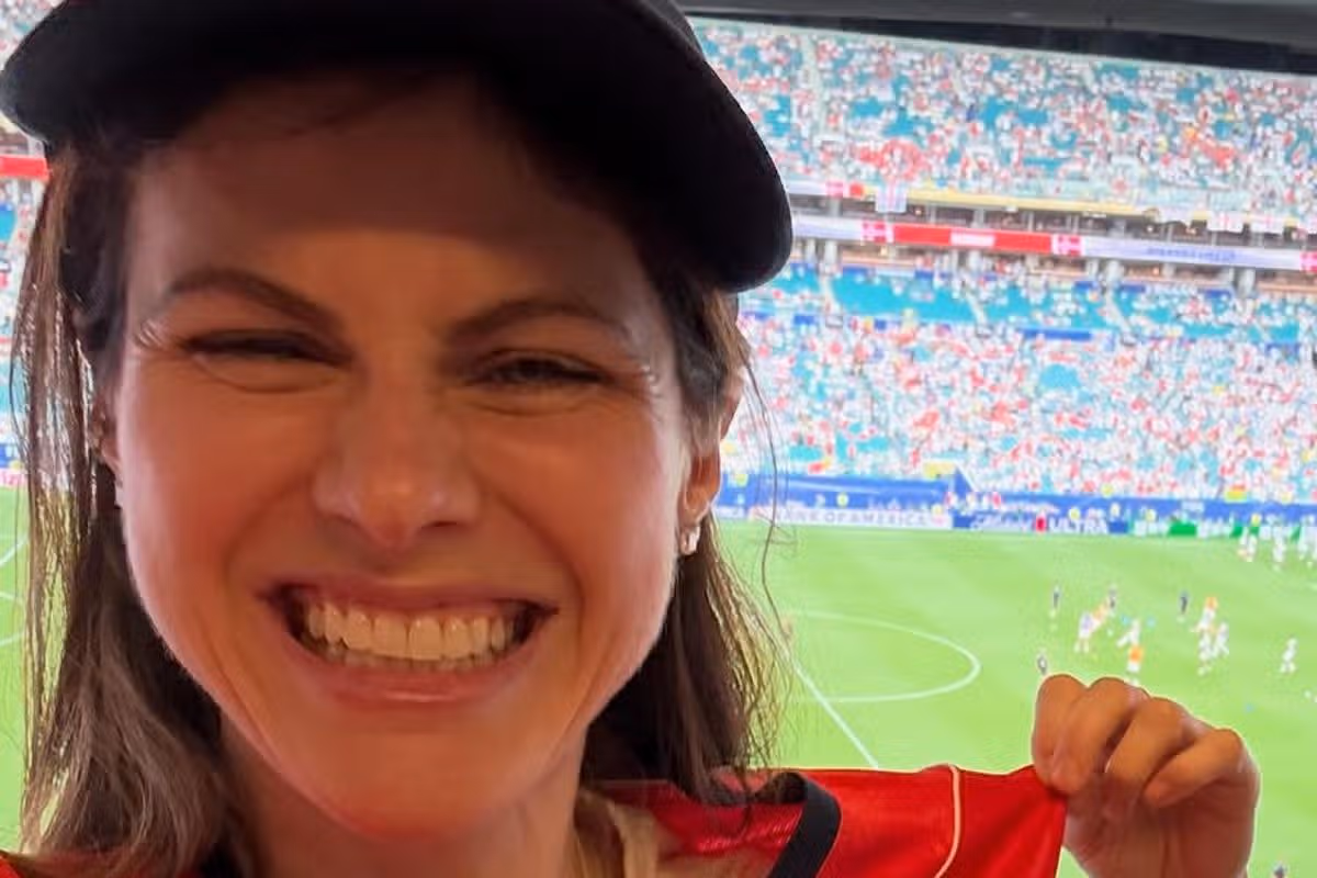 Alexandra Daddario pózuje na fotografii