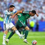 Alexi Lalas robí bod pre Lionela Messiho v reakcii na červenú kartu Folarina Baloguna pre USMNT